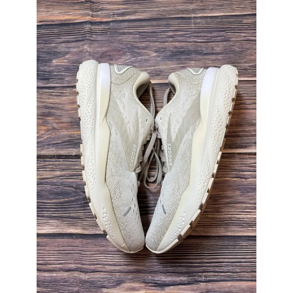 Brooks Ghost 14 NYC Running Shoes Womens 8 Cream Oyster Walking Comfort